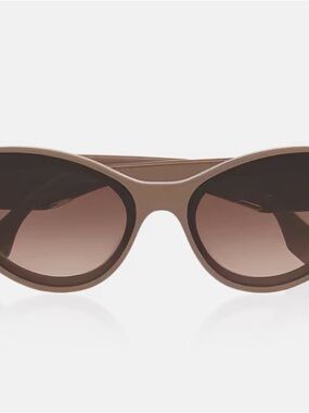 NWT Fendi First FE40194I Cat-Eye Sunglasses in light brown.